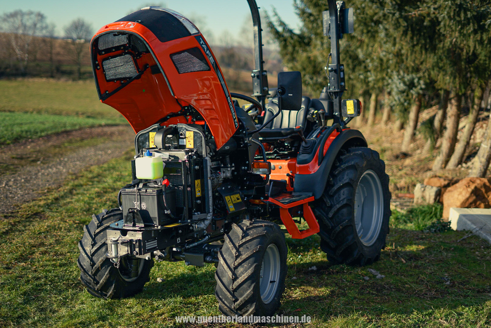 Traktor TAFE 6020M in Serienausstattung