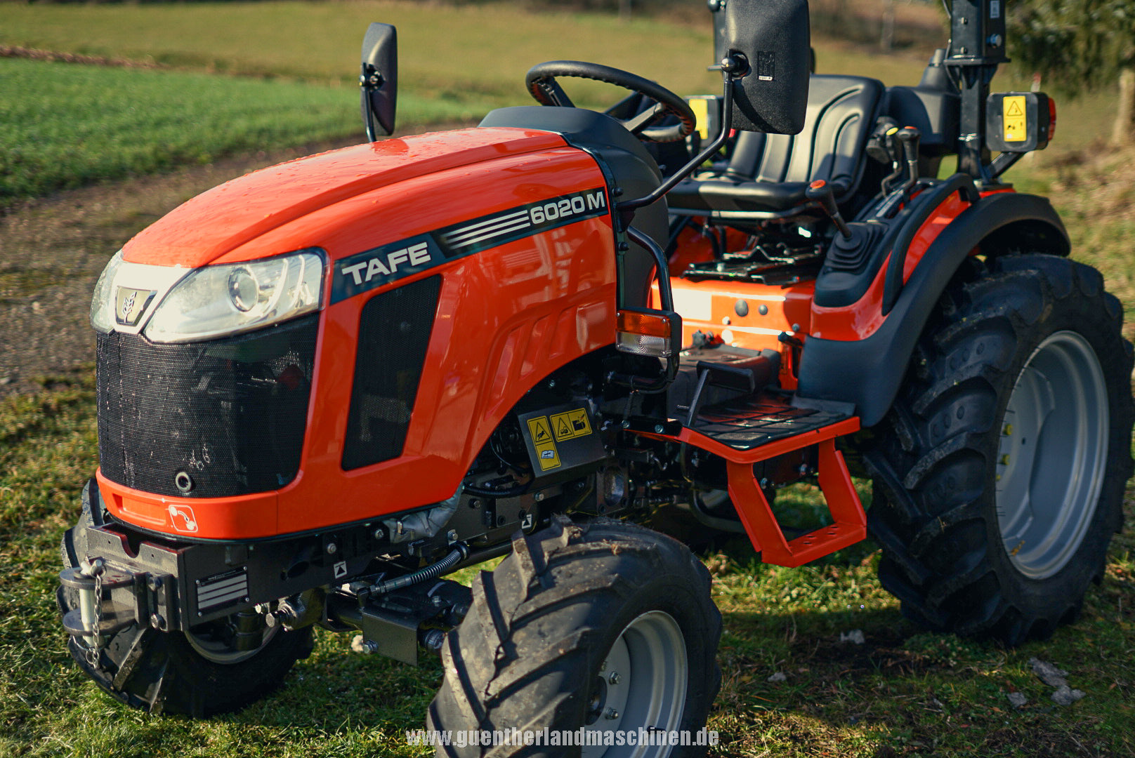 Traktor TAFE 6020M in Serienausstattung