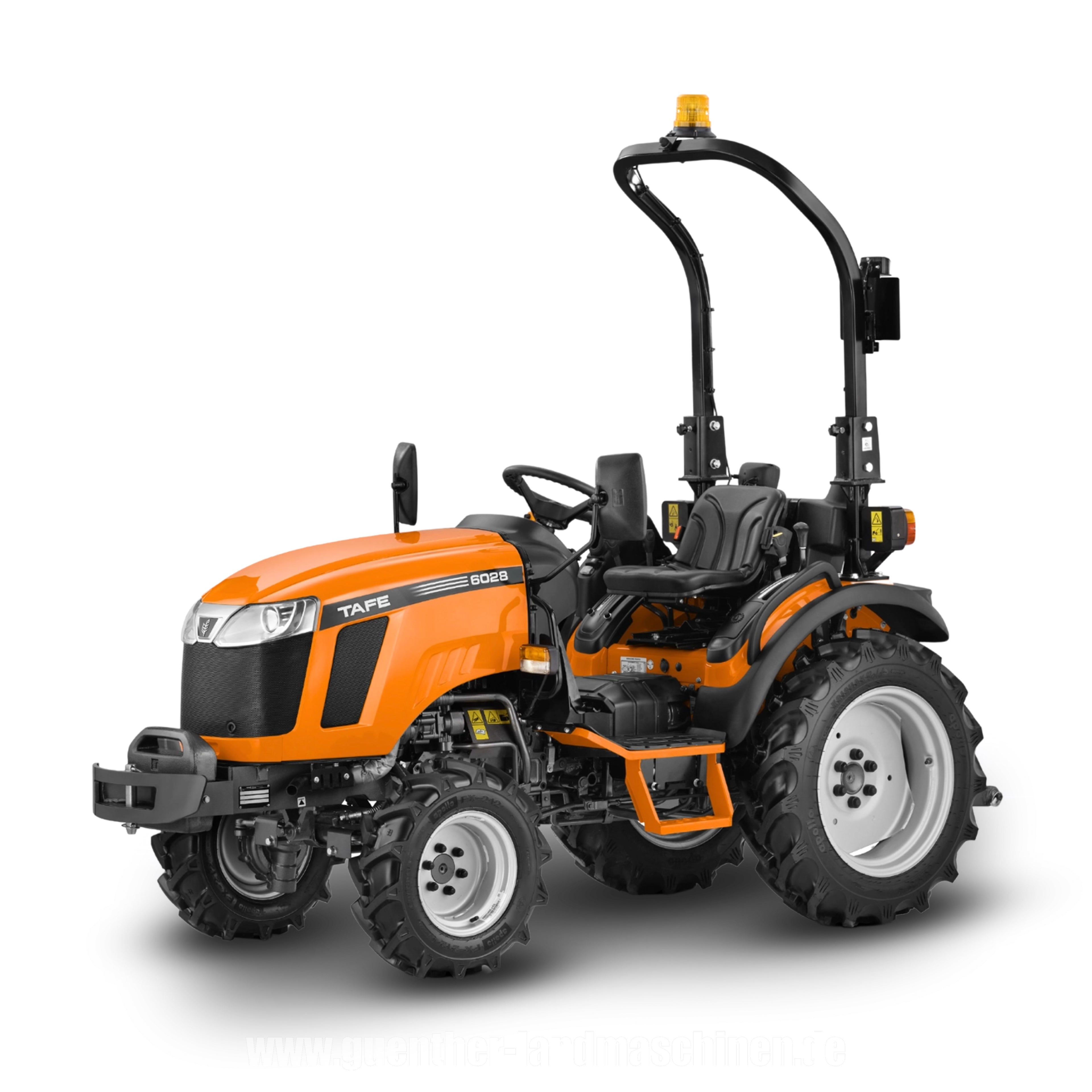 Traktor TAFE 6028M in Serienausstattung