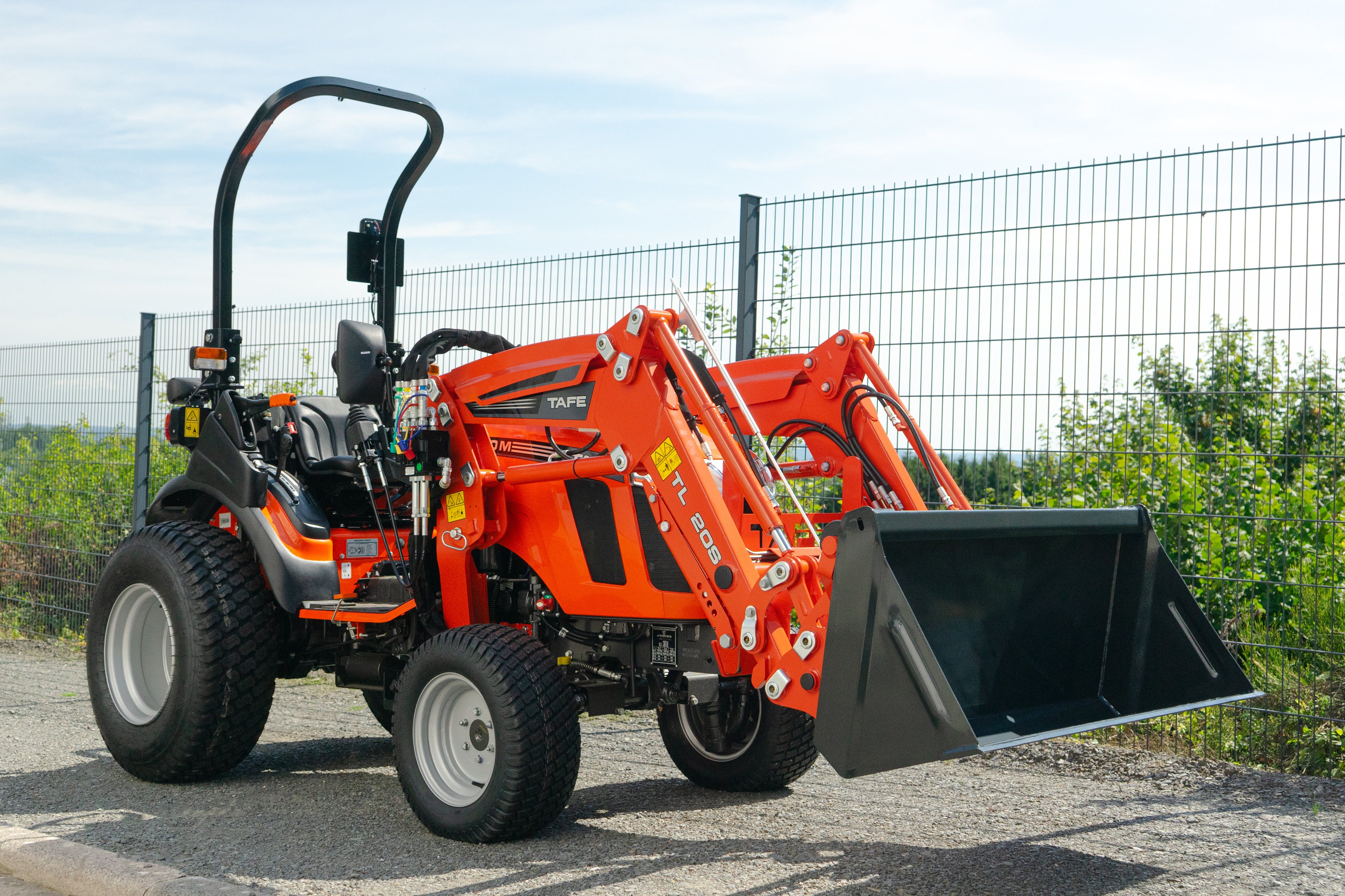 Traktor TAFE 6020M inkl. Frontlader