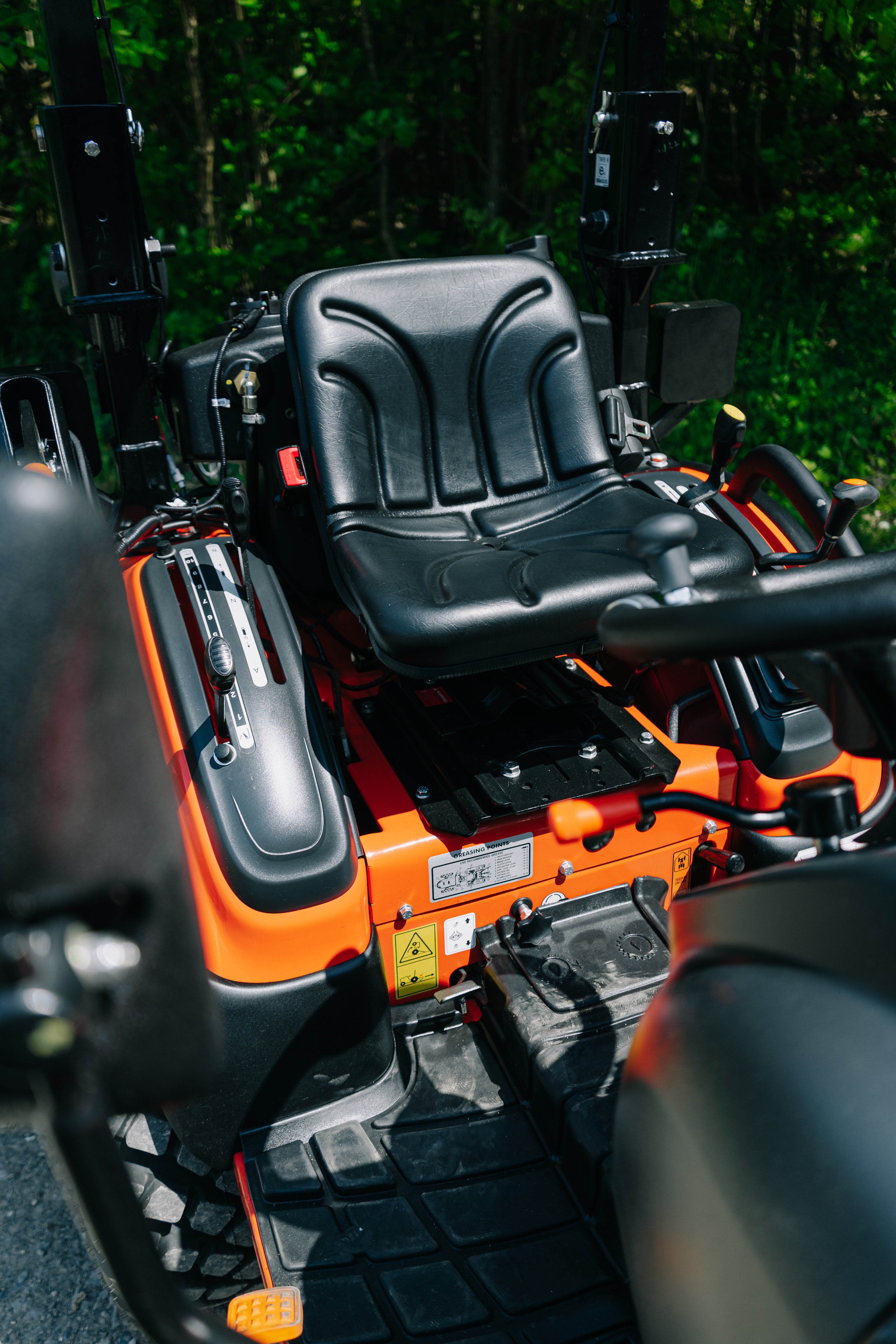 Traktor TAFE 6028H inkl. Frontlader